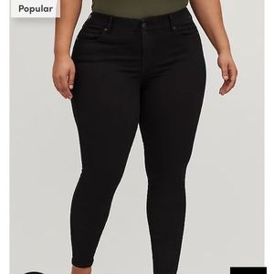 Torrid Bombshell Skinny Jean New w Tags Black